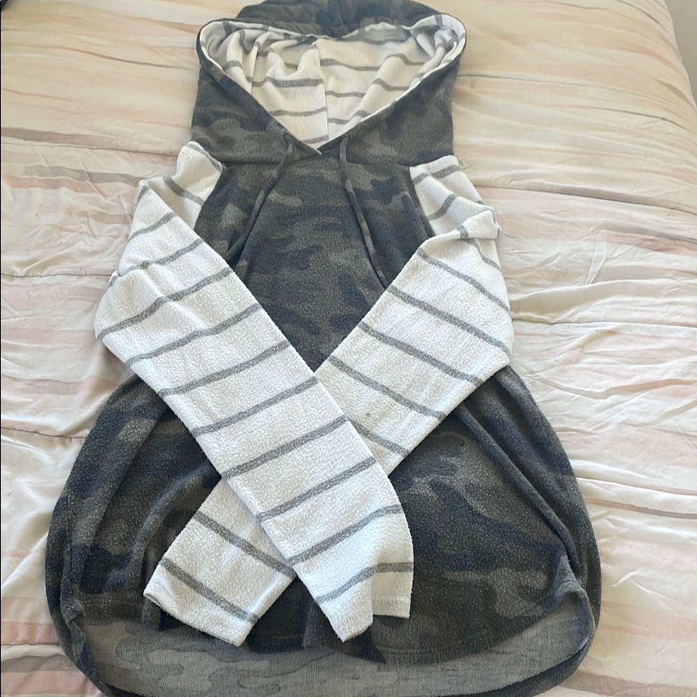 7th Ray Gray and White Striped Hooded Jacket